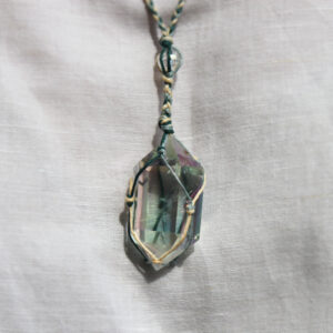 Naszyjnik lniany Elisai z kryształem górskim aurycznym