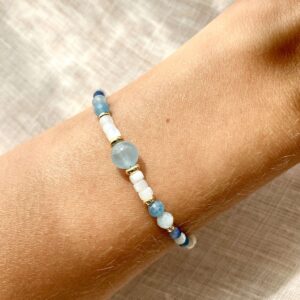 Bransoletka Anu z akwamarynem i masą perłową