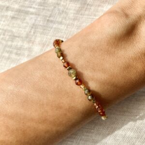 Bransoletka Riju z zielonym granatem