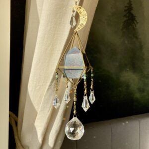 Łapacz słońca z rubinowym kyanitem