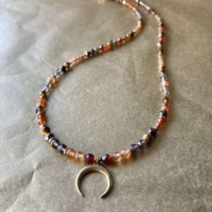 Naszyjnik z kwarcem dymnym, tygrysim okiem, granatem i szafirem