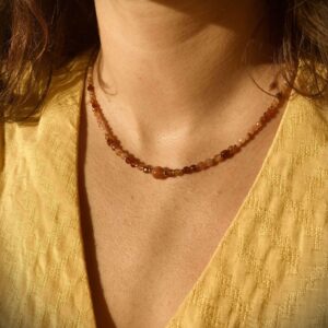 Naszyjnik z kamieniem słonecznym i granatem