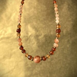 Naszyjnik z kamieniem słonecznym i granatem