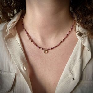 Naszyjnik z rodochrozytem, rubinem, różowym turmalinem i granatem