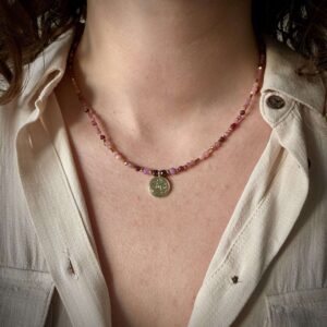 Naszyjnik z różowym turmalinem, rodochrozytem, rubinem i granatem