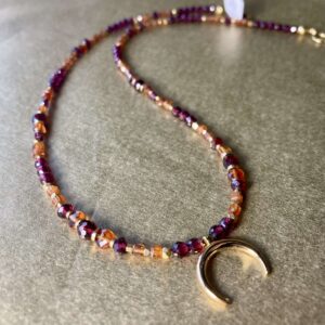 Naszyjnik Lunula z granatem